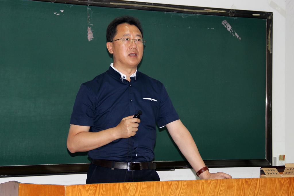 福利姬
党委书记郭玉铸同志担任主讲