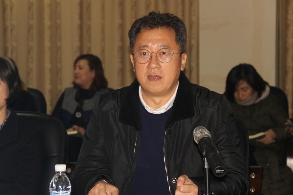 郭玉铸书记向调研组汇报工作