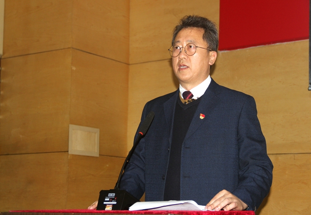 郭玉铸书记作工作报告