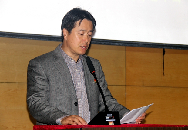 党委副书记杨斌主持会议